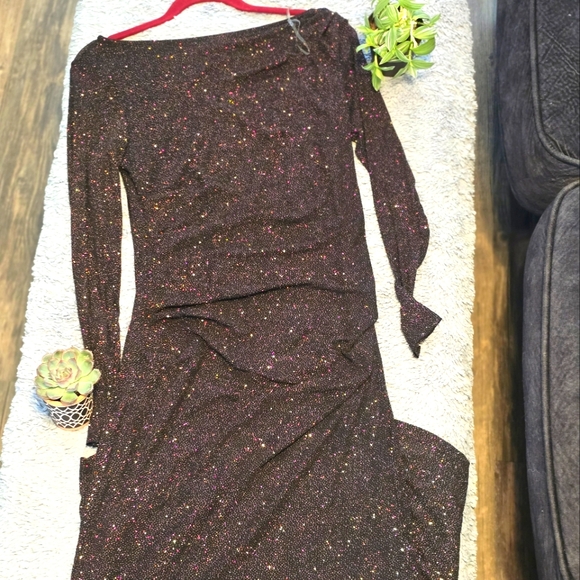 Black with glitter tiny gold dots long sleeves dress. Maxy size S- small. Maxidr - Picture 4 of 8